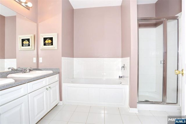 17 De Bruyle Court, Hawthorne, NJ 07506