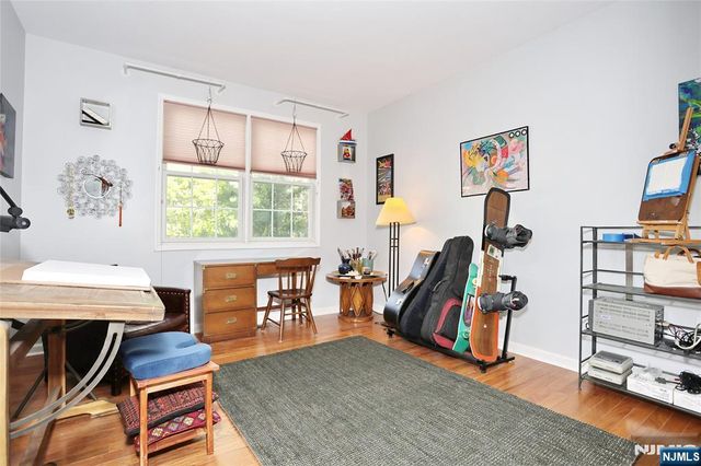 17 De Bruyle Court, Hawthorne, NJ 07506