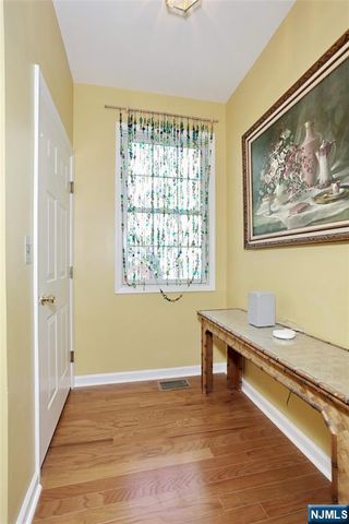 17 De Bruyle Court, Hawthorne, NJ 07506