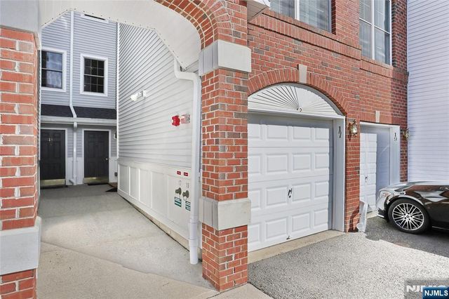 17 De Bruyle Court, Hawthorne, NJ 07506