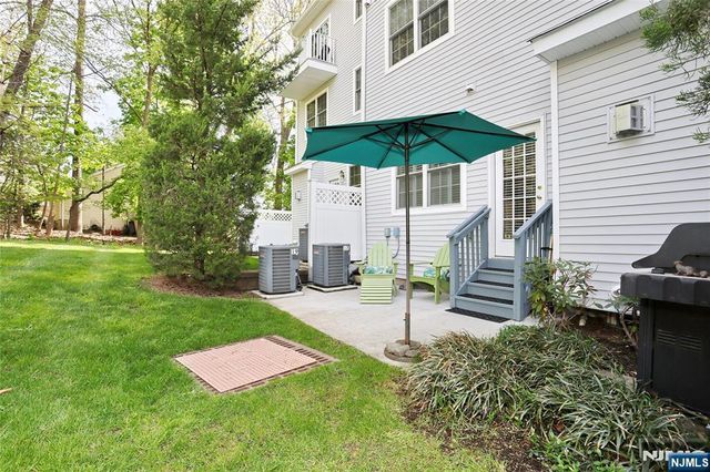 17 De Bruyle Court, Hawthorne, NJ 07506