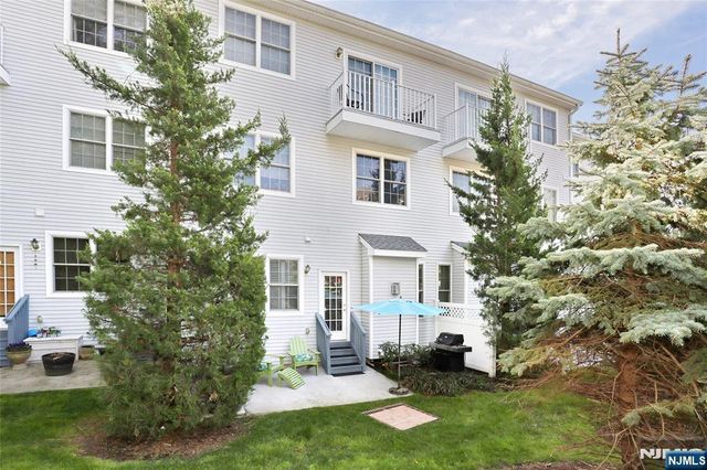 17 De Bruyle Court, Hawthorne, NJ 07506