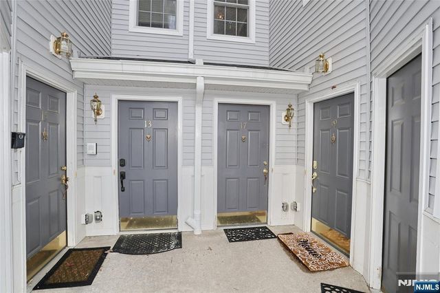 17 De Bruyle Court, Hawthorne, NJ 07506