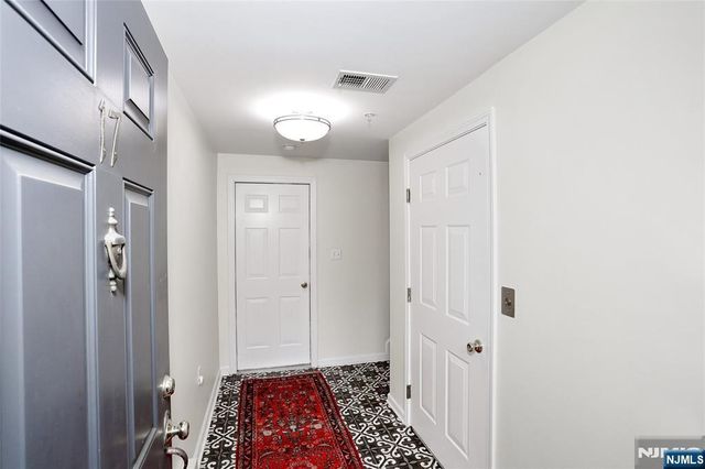17 De Bruyle Court, Hawthorne, NJ 07506