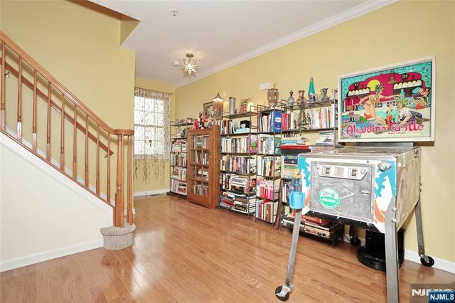 17 De Bruyle Court, Hawthorne, NJ 07506