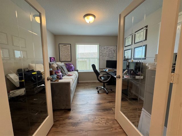 689 Forest Bend Lane, La Marque, TX 77568