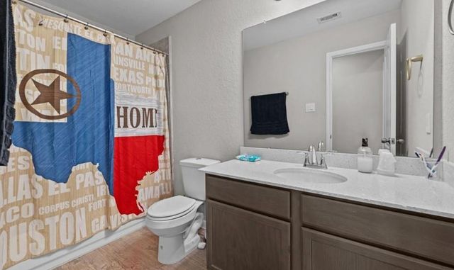 689 Forest Bend Lane, La Marque, TX 77568