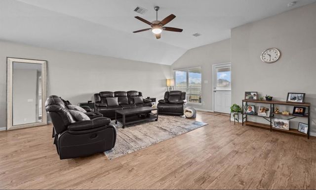 689 Forest Bend Lane, La Marque, TX 77568