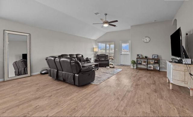 689 Forest Bend Lane, La Marque, TX 77568