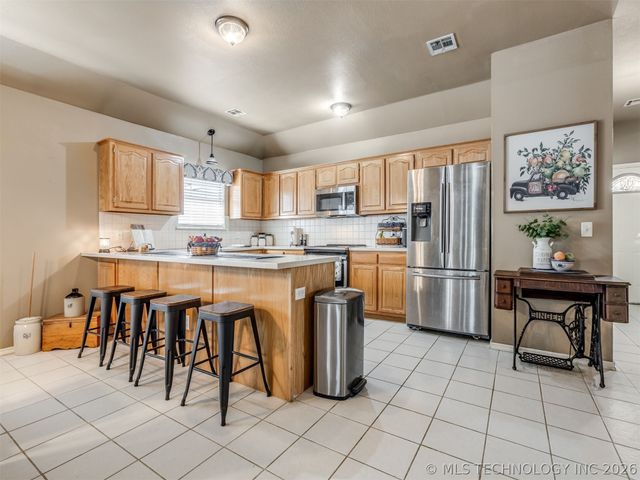 615 N Douglas Street, Jenks, OK 74037