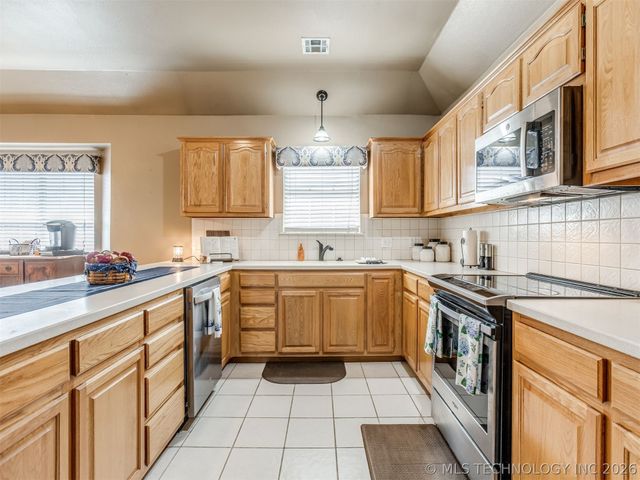 615 N Douglas Street, Jenks, OK 74037