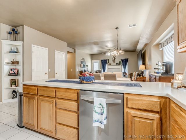 615 N Douglas Street, Jenks, OK 74037