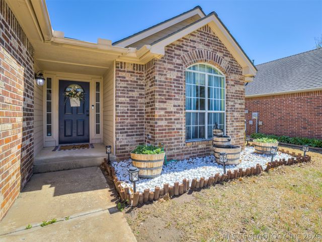 615 N Douglas Street, Jenks, OK 74037