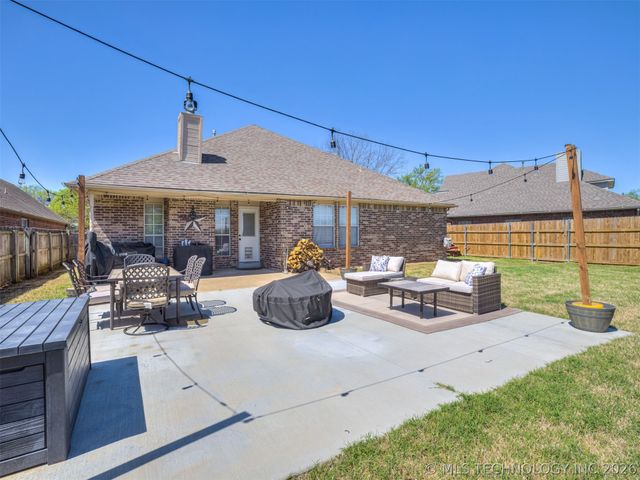 615 N Douglas Street, Jenks, OK 74037