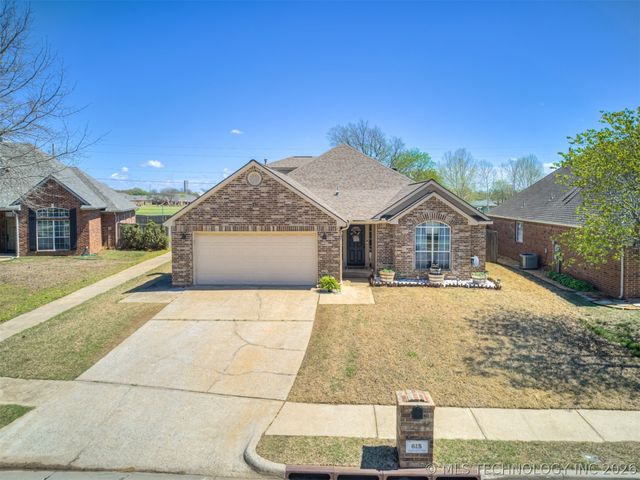 615 N Douglas Street, Jenks, OK 74037