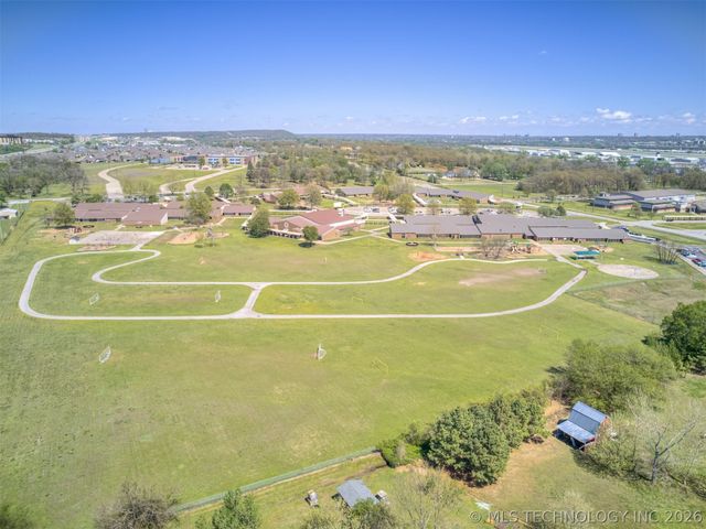 615 N Douglas Street, Jenks, OK 74037