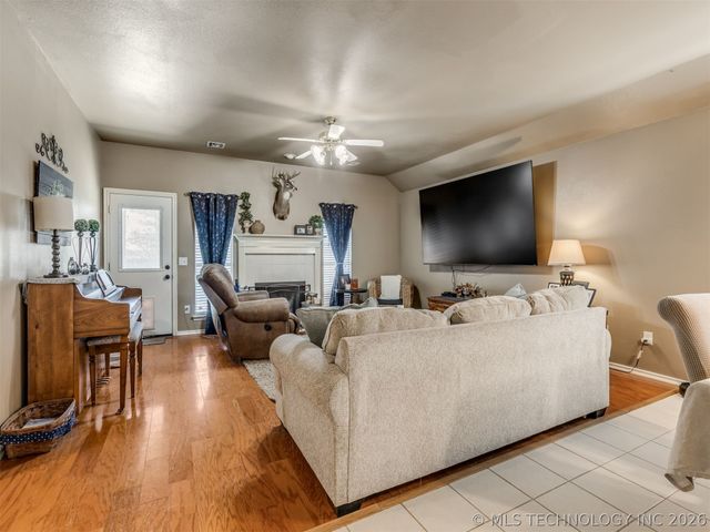 615 N Douglas Street, Jenks, OK 74037