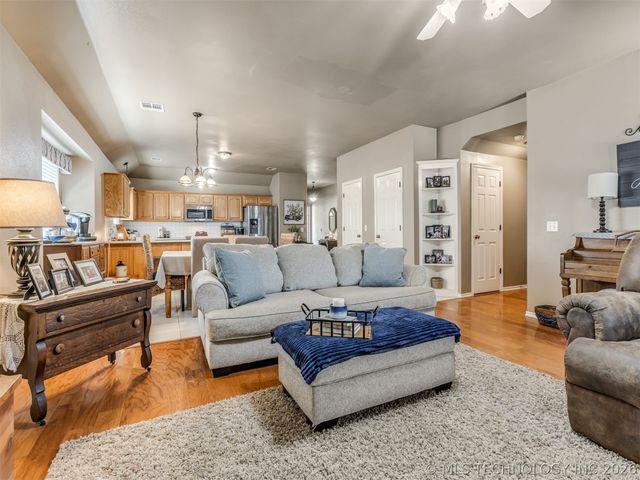 615 N Douglas Street, Jenks, OK 74037