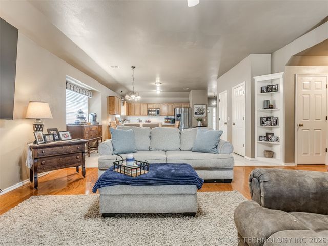 615 N Douglas Street, Jenks, OK 74037