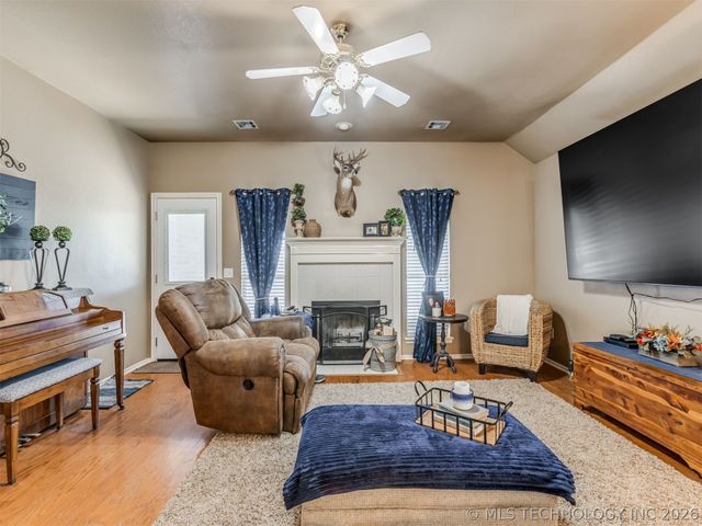 615 N Douglas Street, Jenks, OK 74037