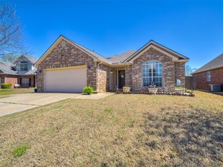 615 N Douglas Street, Jenks, OK 74037