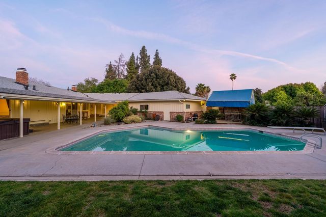 5890 E Dwight Way, Fresno, CA 93727