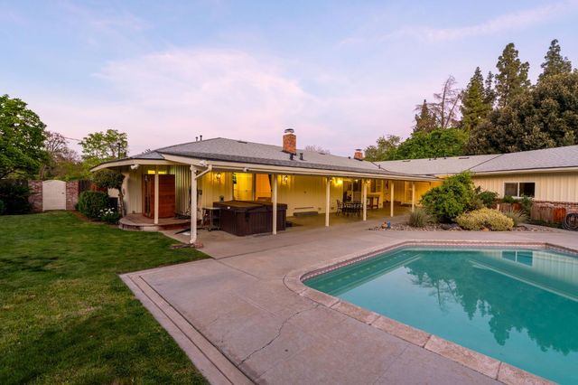 5890 E Dwight Way, Fresno, CA 93727