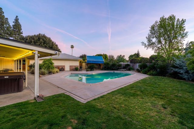 5890 E Dwight Way, Fresno, CA 93727