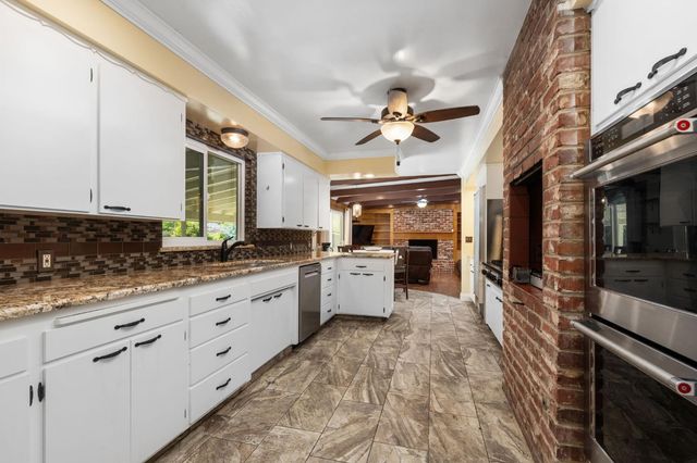 5890 E Dwight Way, Fresno, CA 93727