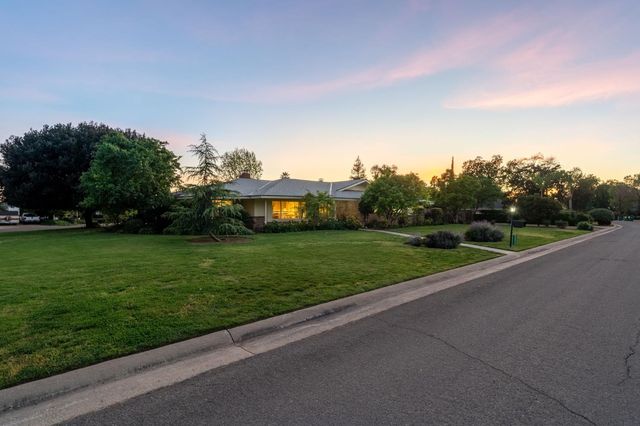 5890 E Dwight Way, Fresno, CA 93727