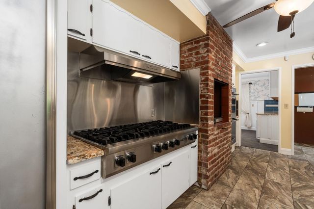 5890 E Dwight Way, Fresno, CA 93727