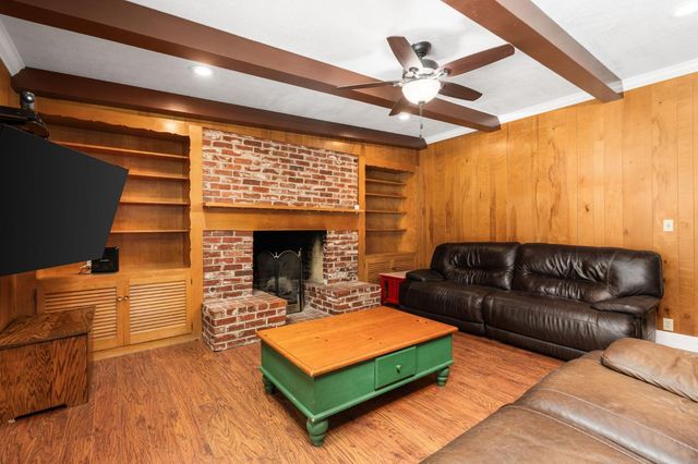 5890 E Dwight Way, Fresno, CA 93727