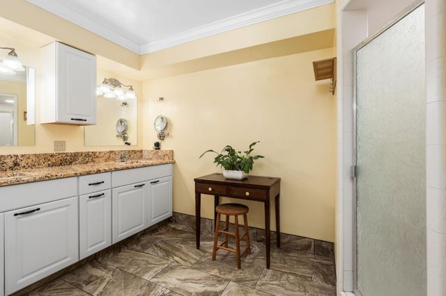 5890 E Dwight Way, Fresno, CA 93727