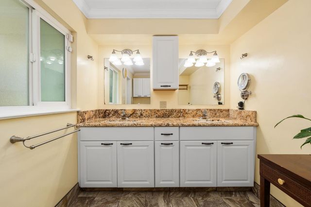 5890 E Dwight Way, Fresno, CA 93727