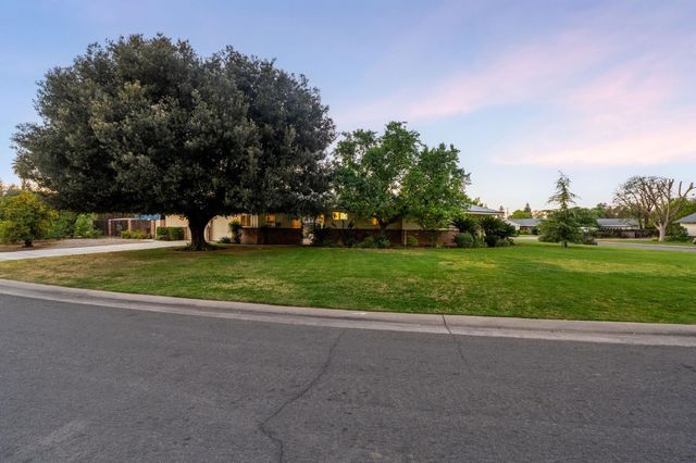 5890 E Dwight Way, Fresno, CA 93727