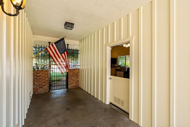 5890 E Dwight Way, Fresno, CA 93727