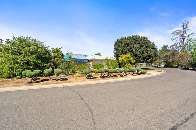 5890 E Dwight Way, Fresno, CA 93727