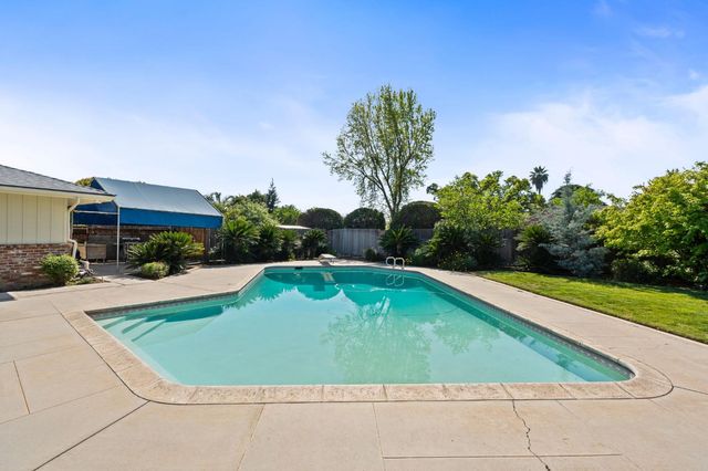 5890 E Dwight Way, Fresno, CA 93727