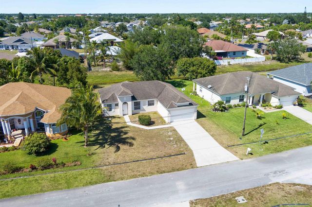 565 SW Feldman Avenue, Port St Lucie, FL 34953