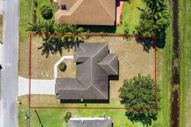 565 SW Feldman Avenue, Port St Lucie, FL 34953