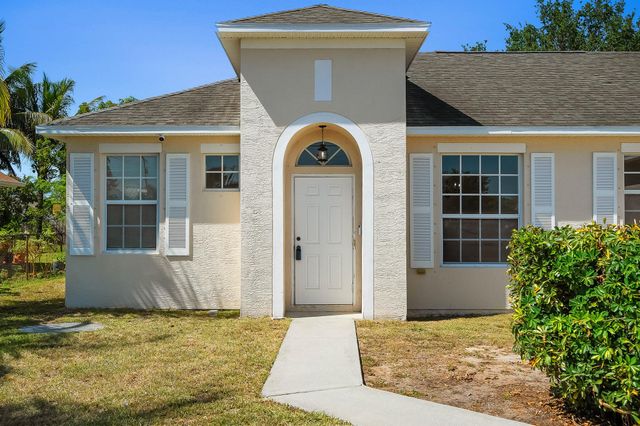 565 SW Feldman Avenue, Port St Lucie, FL 34953
