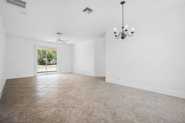 565 SW Feldman Avenue, Port St Lucie, FL 34953