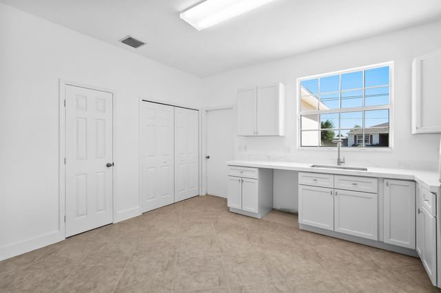 565 SW Feldman Avenue, Port St Lucie, FL 34953