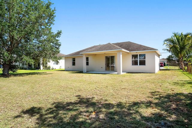 565 SW Feldman Avenue, Port St Lucie, FL 34953