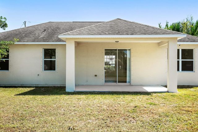 565 SW Feldman Avenue, Port St Lucie, FL 34953