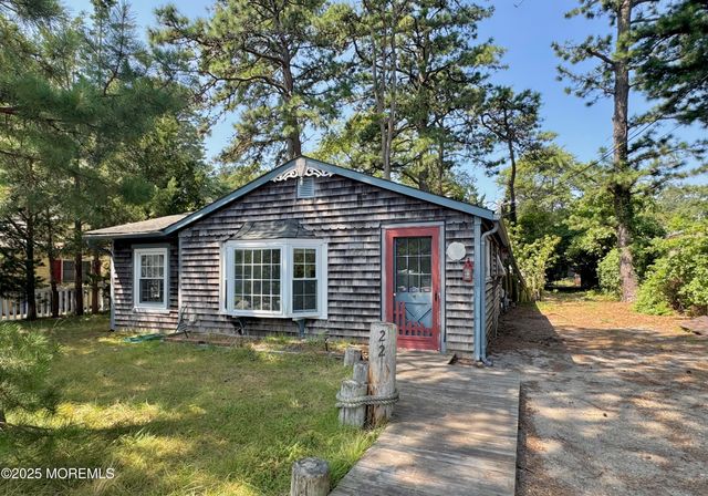 22 Maple Street, Waretown, NJ 08758