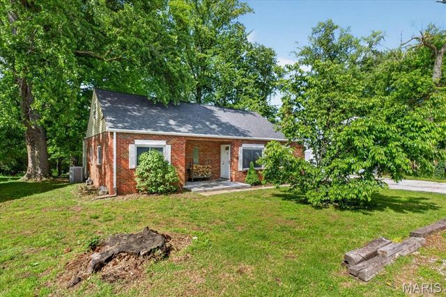 31 Fahey Place, Belleville, IL 62220