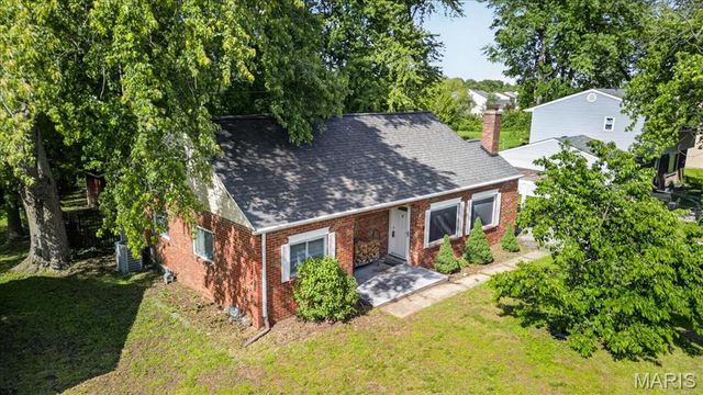 31 Fahey Place, Belleville, IL 62220