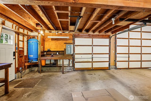 21417 Snag Island Drive E, Lake Tapps, WA 98391