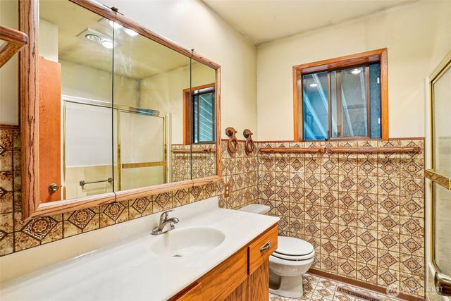 21417 Snag Island Drive E, Lake Tapps, WA 98391